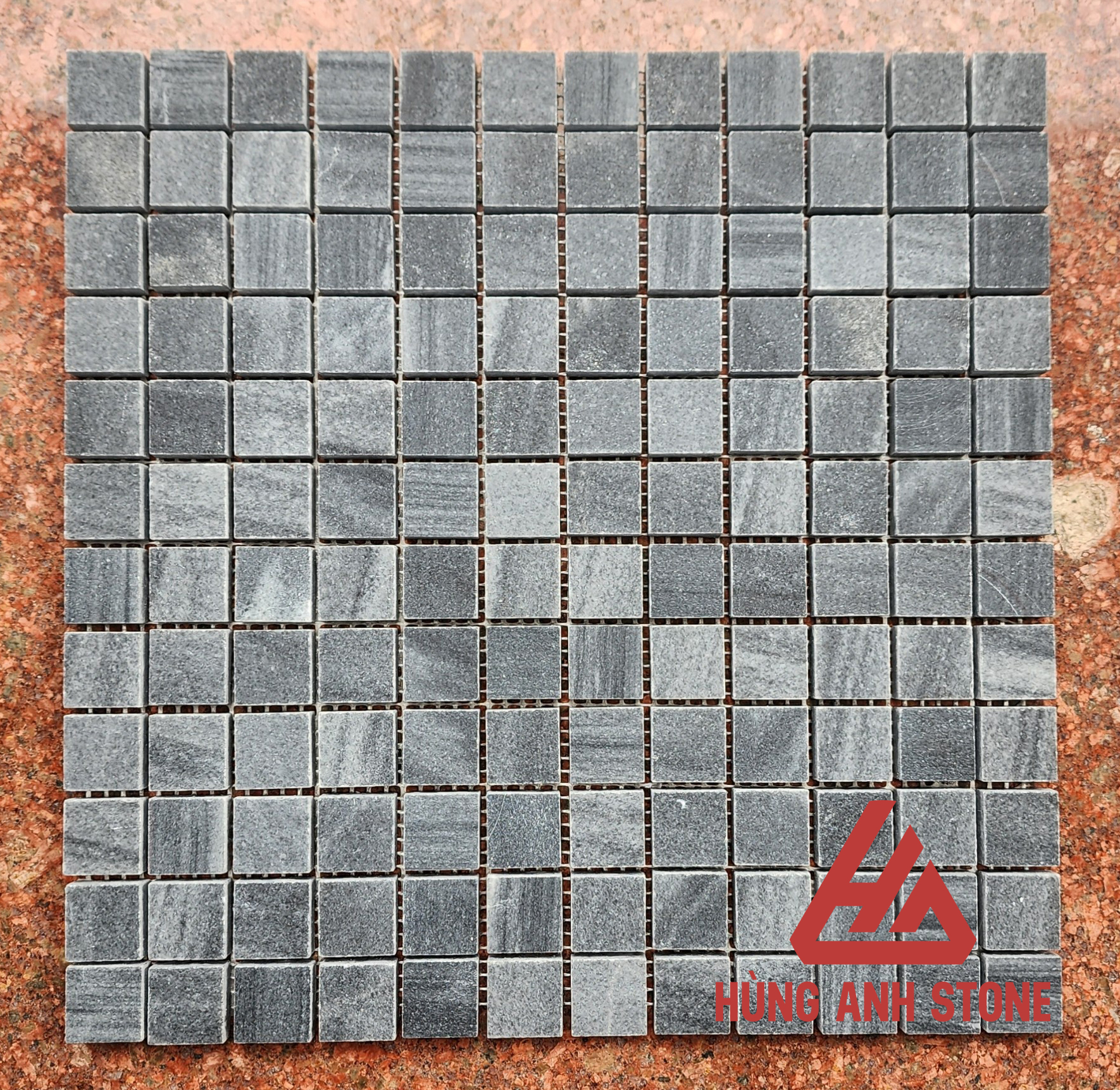 Đá mosaic xám đậm chip 23x23mm