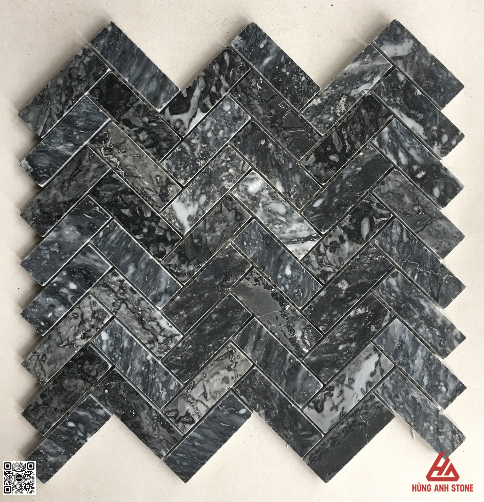 đá mosaic xương cá vân đen